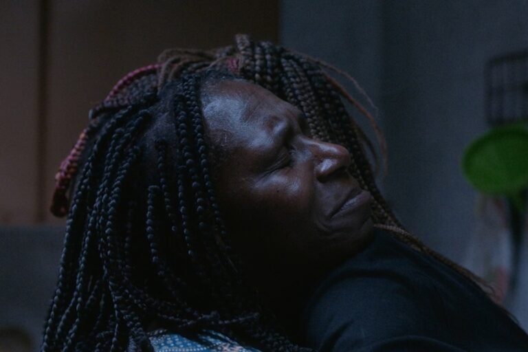 Grace Passô celebra estreia de Nosso Segredo no Festival de Berlim