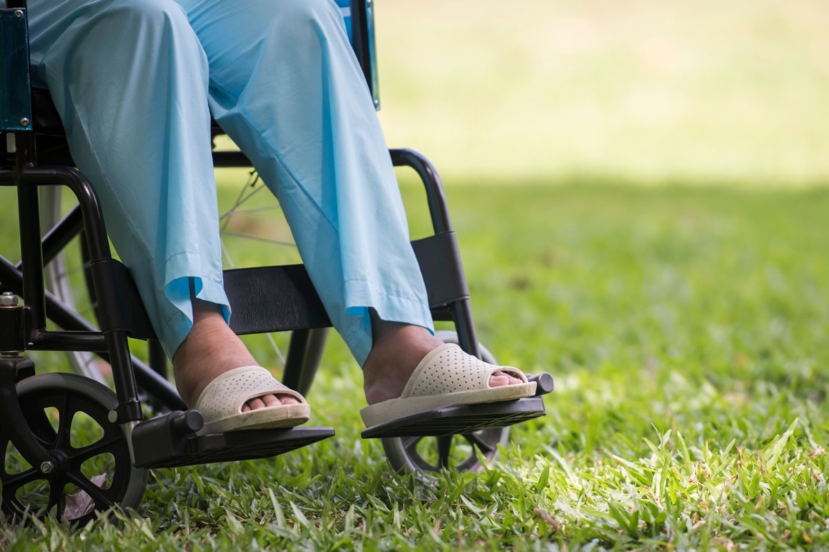 Neurocirurgiões explicam por que tratar lesões medulares é tão difícil