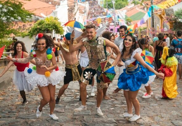 Nutricionista explica como se proteger do calor extremo no Carnaval