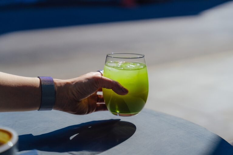 Nutrólogo lista 5 alimentos estratégicos que podem ajudar a desinchar