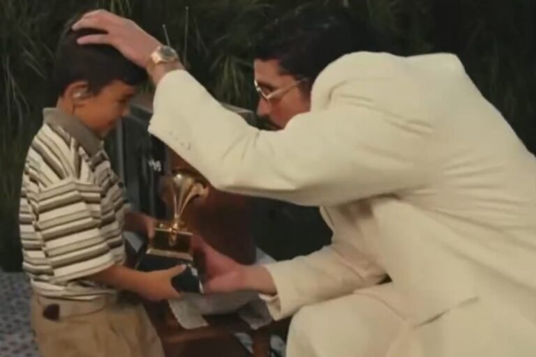 Quem é a criança que recebeu Grammy de Bad Bunny no show do Super Bowl