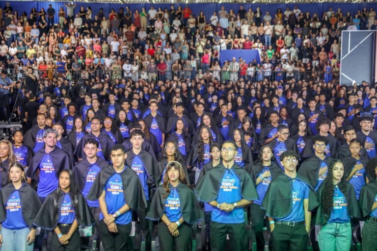 Rede pública do DF celebra formatura da primeira turma do Técnico no Ensino Médio