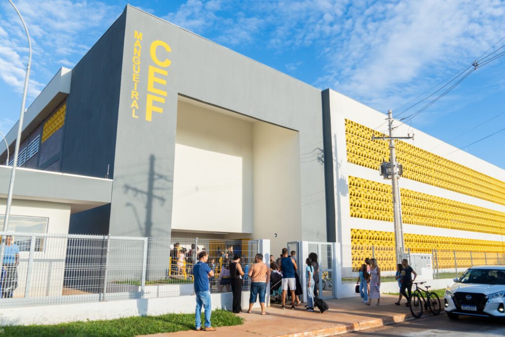 Rede pública do DF inicia ano letivo com 988 unidades e reforço de 3 mil professores