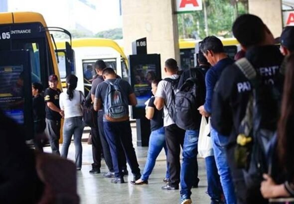 passageiros reclamam do transporte no Entorno