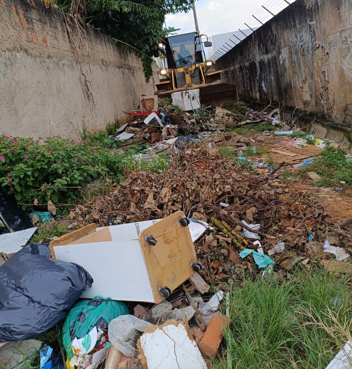 Administração de Ceilândia amplia limpeza urbana em becos e áreas públicas