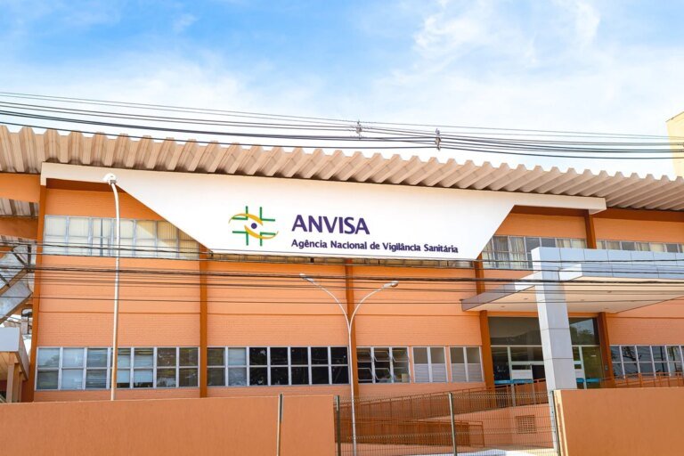 Anvisa aprova remédio contra VSR e amplia uso de outro para artrite