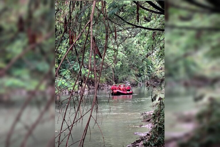 Bombeiros iniciam 3º dia de buscas por mulher arrastada em enxurrada