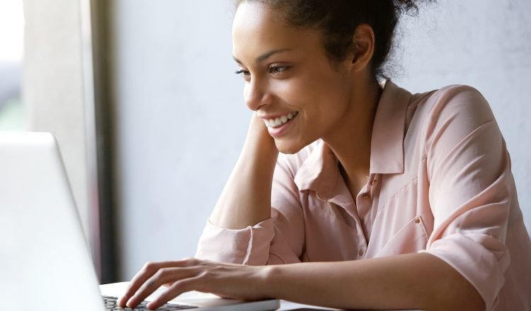 Caravana leva qualificação gratuita a mulheres no Recanto das Emas