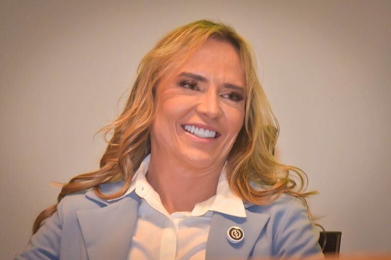 Celina Leão cancela aniversário de Brasília, redireciona R$ 25 milhões à saúde e lança programa itinerante no DF