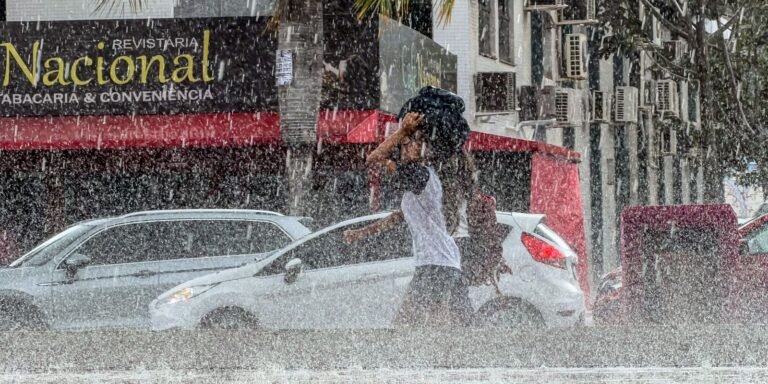 DF e 10 estados têm alerta laranja de chuva neste sábado