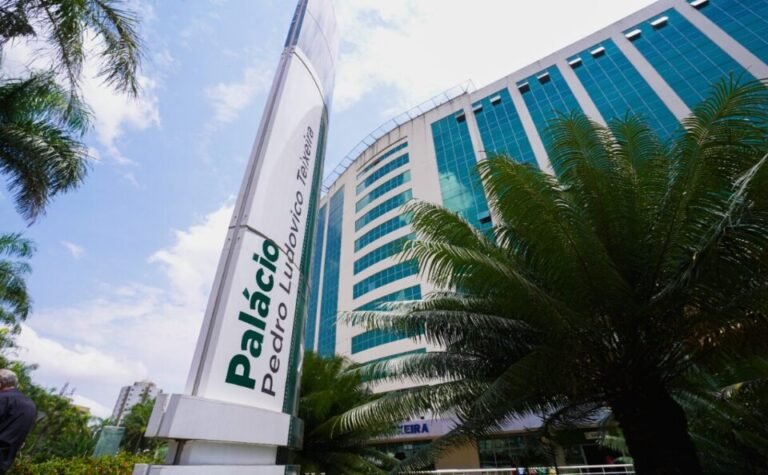 Enviado à Alego projeto de revisão salarial para servidores