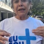 Erika Kokay posa com camisa “Eu Sou + BRB”, mas se colocou contra solução que evitou a liquidação do banco
