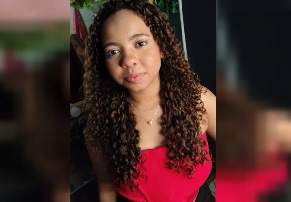 Família procura adolescente que sumiu após ser deixada em escola