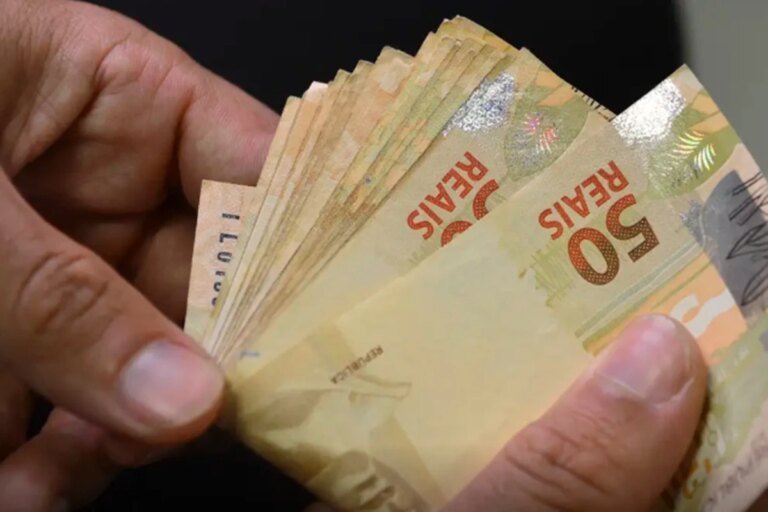 Gerente burla sistema de restaurante para embolsar dinheiro do caixa