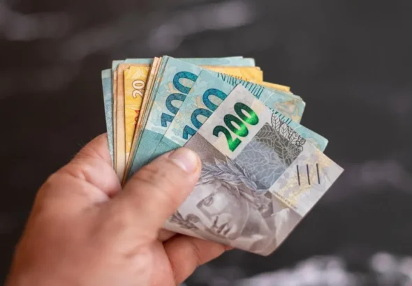 Governo projeta salário mínimo de R$ 1.724 em 2027 com reajuste acima da inflação