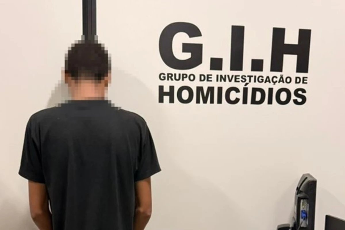 Homem paga R$ 20 mil para criminoso matar desafeto a facadas em loja