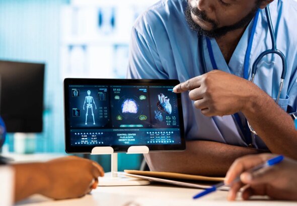 IA avança na saúde, mas uso indiscriminado traz riscos à população