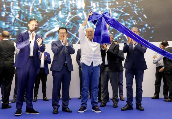 Ibaneis prestigia abertura da Denza e destaca expansão do mercado de veículos elétricos