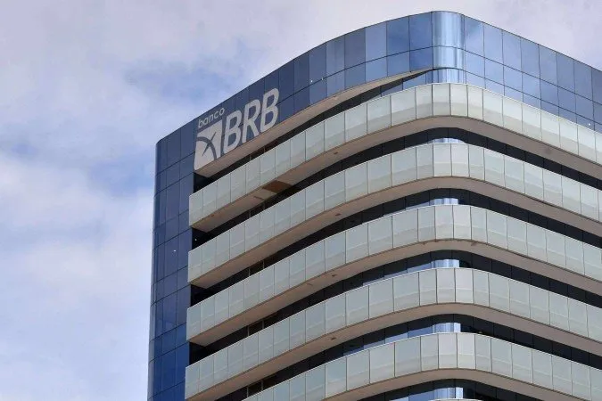 Ibaneis sanciona lei que estabelece plano de capitalização do BRB