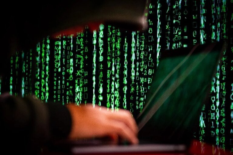 Influenciadora que fazia perguntas falsas na "caixinha" é condenada