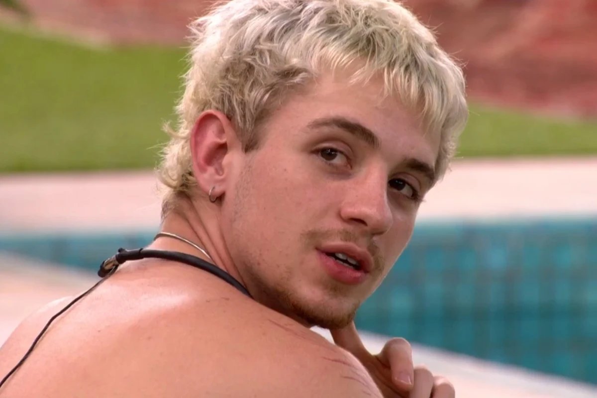 Juliano Floss relembra furto envolvendo Anitta durante viagem