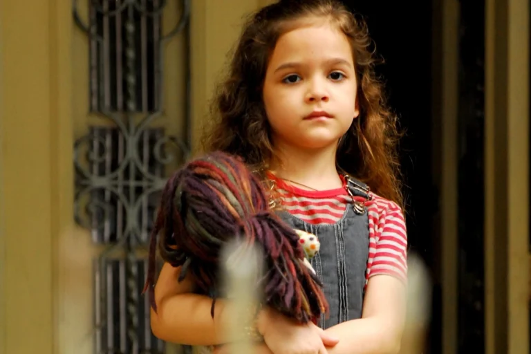 Mel Maia abre álbum dos bastidores de Avenida Brasil; veja fotos