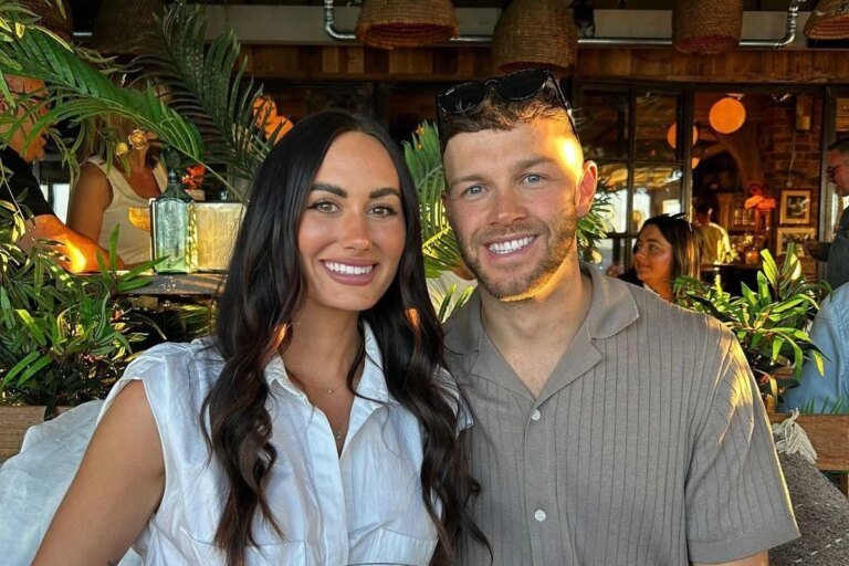 Mulher descobre tumor cerebral raro após uma mala cair em sua cabeça