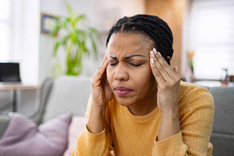 Neurologistas listam os 5 principais hábitos que pioram a enxaqueca