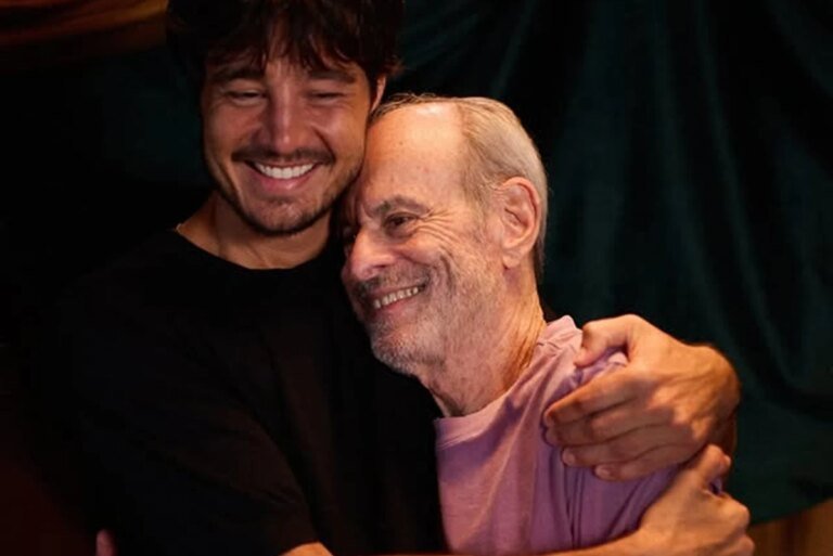 Tiago Iorc revive álbum que o consagrou e anuncia turnê pelo Brasil