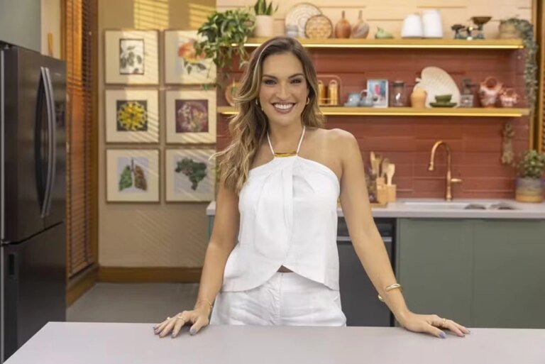 Apresentadora relata perrengue ao vivo: “Costas queimando”