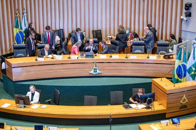 Câmara Legislativa aprova adesão do DF a regime emergencial de abastecimento de combustíveis