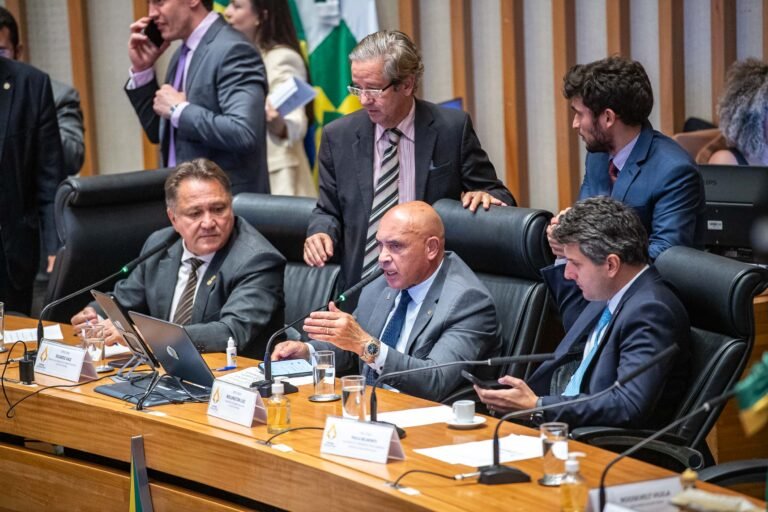 Câmara Legislativa aprova reajuste de 25% para gestores de escolas públicas do DF