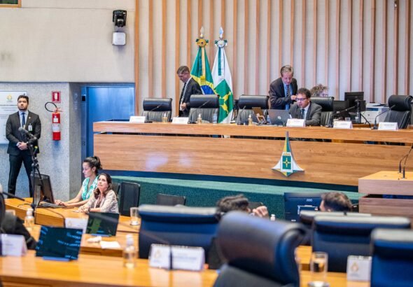 Câmara Legislativa debate projeto que retira imóveis da lista destinada ao saneamento do BRB
