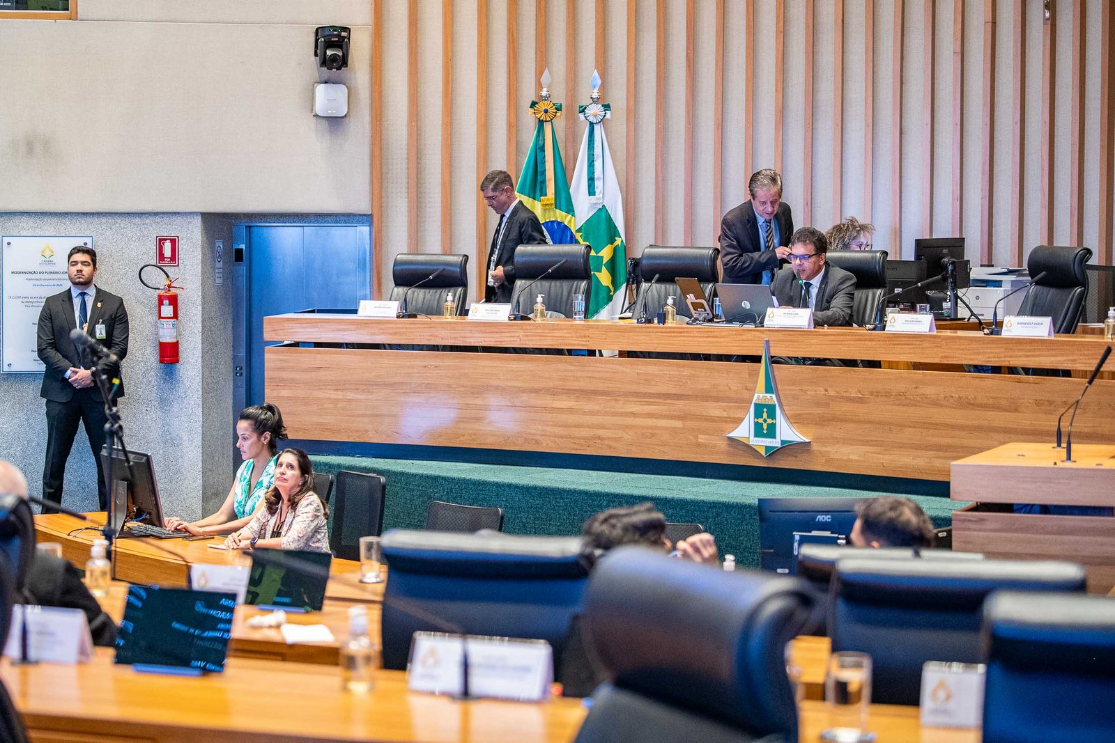 Câmara Legislativa debate projeto que retira imóveis da lista destinada ao saneamento do BRB