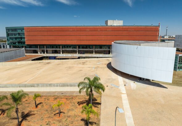 Câmara Legislativa recebe exposição sensorial e inclusiva que incentiva interação com as obras