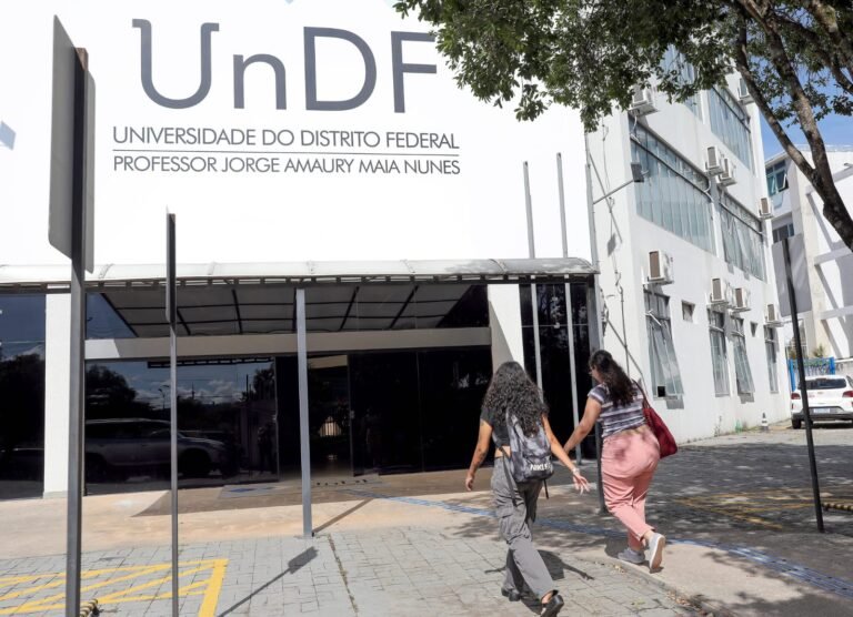 Celina Leão nomeia nova reitora em universidade do DF