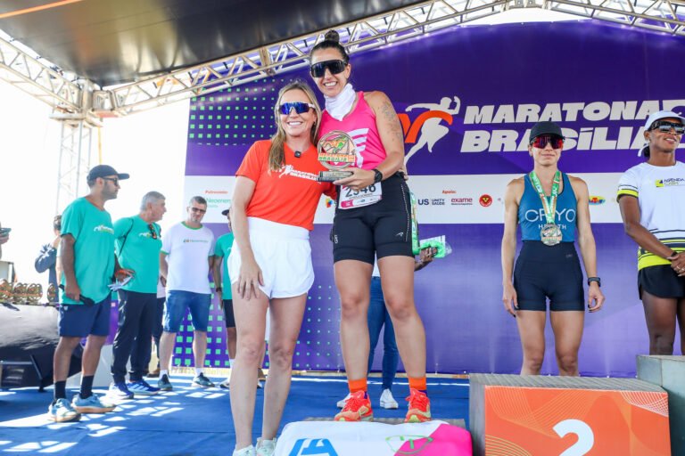 Celina Leão premia atletas na Maratona Brasília 2026