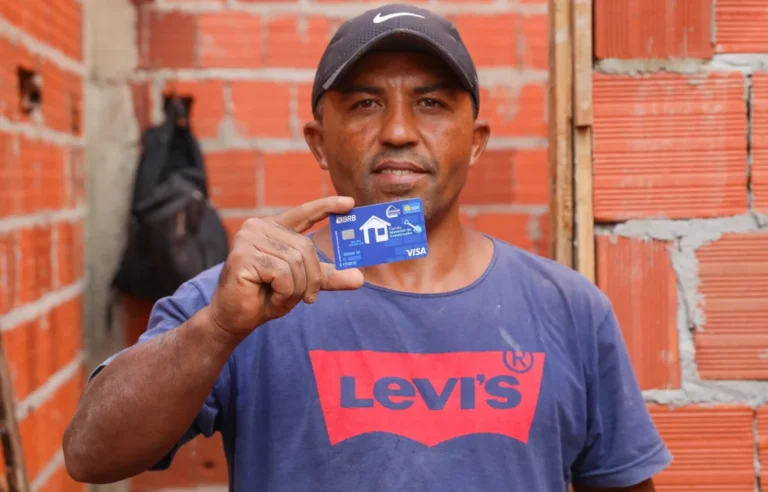 Com apoio do GDF, famílias iniciam reconstrução de casas no DF