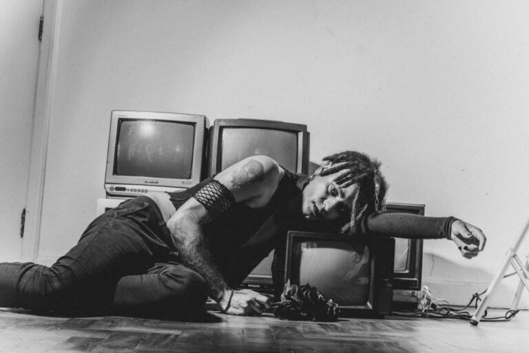 EGITOROCK, referência do underground paulistano, lança EP solo