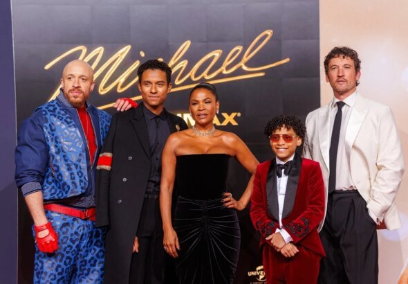 Família de Michael Jackson aparece reunida em clique raro; veja fotos