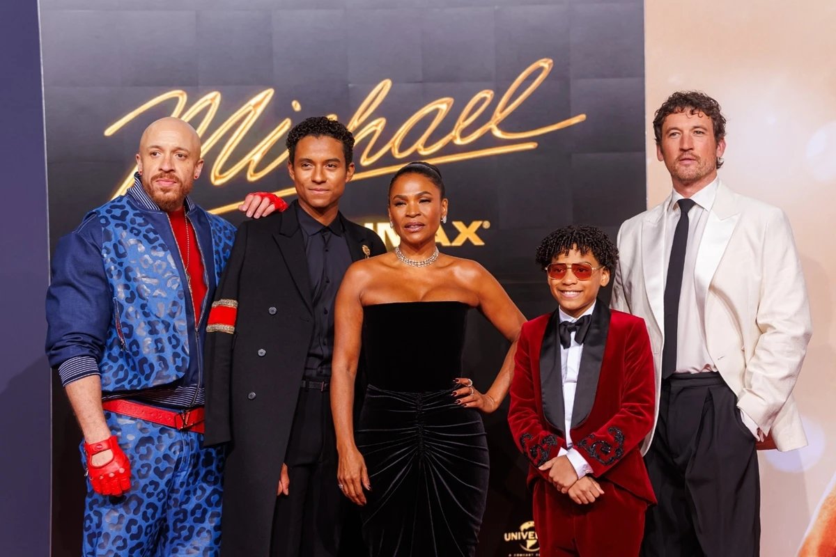 Família de Michael Jackson aparece reunida em clique raro; veja fotos