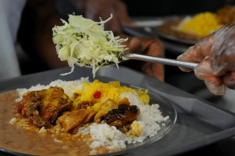 Feriado altera funcionamento de restaurante comunitário no DF