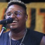 Grupo Balacobaco se pronuncia após vocalista ser acusado de agredir ex