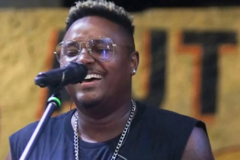 Grupo Balacobaco se pronuncia após vocalista ser acusado de agredir ex