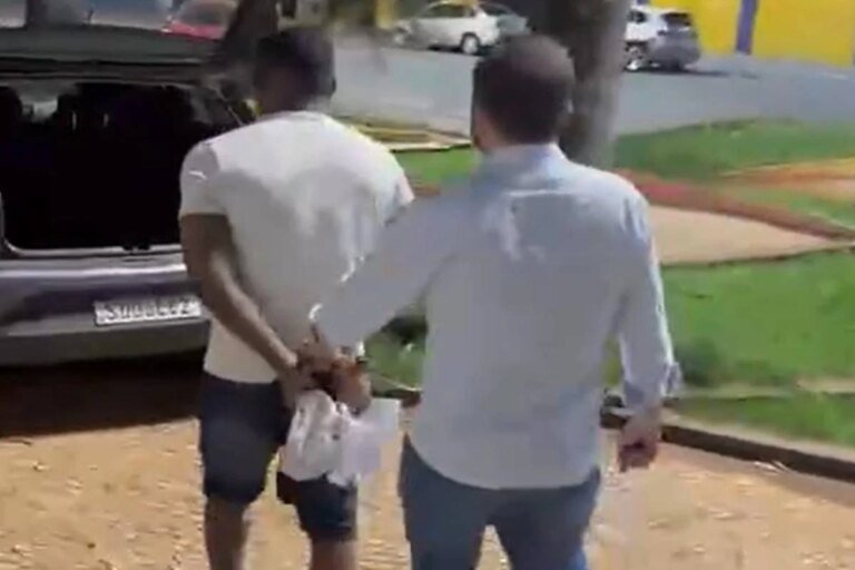 Homens são presos por estupro após dopar mulheres em boate