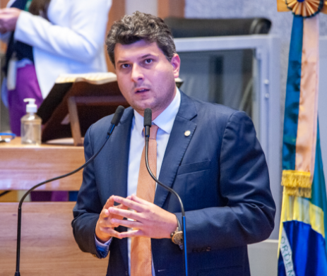 Pedrosa articula e CLDF aprova reajuste para servidores do Detran após longa negociação