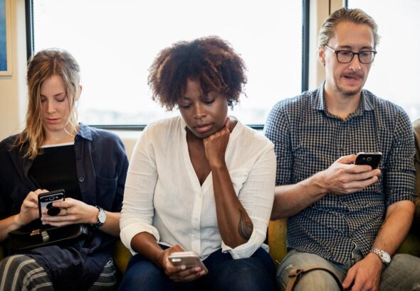 Por que acreditamos em fake news? Entenda o ciclo da desinformação