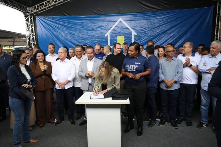 Programa GDF na Sua Porta leva serviços públicos e anuncia pacote de obras no Paranoá