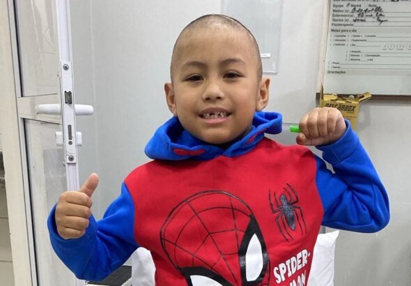 Tratamento pioneiro ajuda criança com doença imunológica