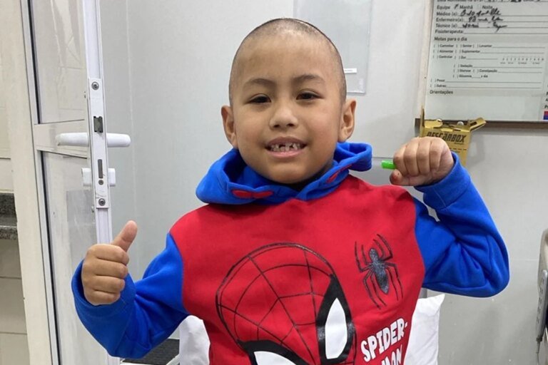 Tratamento pioneiro ajuda criança com doença imunológica